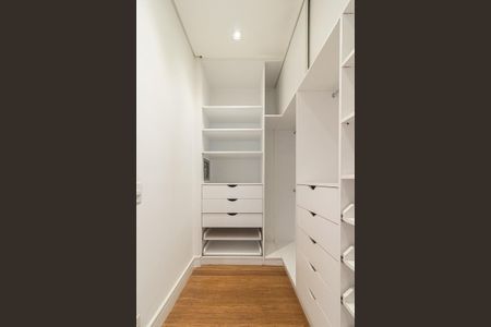 Closet da Suíte  de apartamento à venda com 2 quartos, 150m² em Chácara Itaim, São Paulo