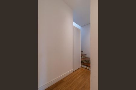Apartamento à venda com 150m², 2 quartos e 2 vagas Apartamento à venda com 150m², 2 quartos e 2 vagasEscada
