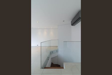 Apartamento à venda com 150m², 2 quartos e 2 vagas Apartamento à venda com 150m², 2 quartos e 2 vagasEscada