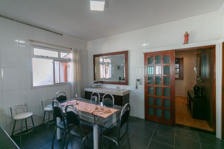 Casa à venda com 203m², 3 quartos e 7 vagas