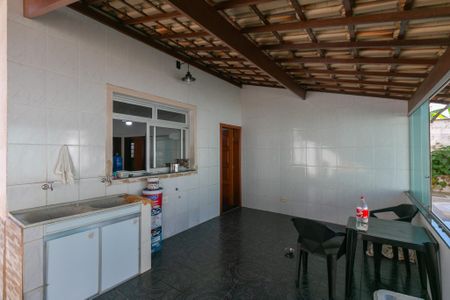Casa à venda com 203m², 3 quartos e 7 vagas