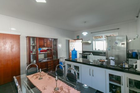 Casa à venda com 203m², 3 quartos e 7 vagas
