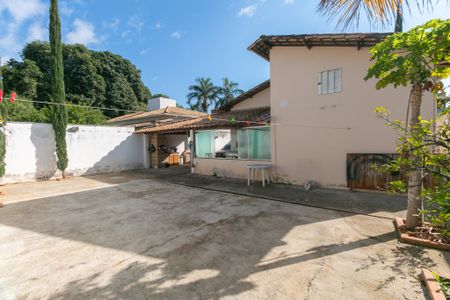 Casa à venda com 203m², 3 quartos e 7 vagas