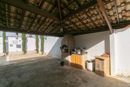 Casa à venda com 203m², 3 quartos e 7 vagas