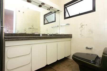 Apartamento à venda com 186m², 4 quartos e 3 vagasBanheiro da Suíte 1