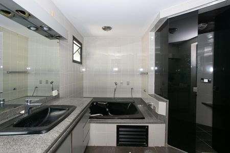 Apartamento à venda com 186m², 4 quartos e 3 vagasBanheiro da Suíte 2