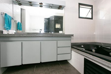 Apartamento à venda com 186m², 4 quartos e 3 vagasBanheiro da Suíte 2
