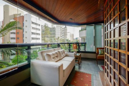 Apartamento à venda com 235m², 3 quartos e 3 vagas