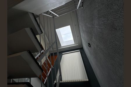 Casa para alugar com 189m², 3 quartos e 2 vagas Casa para alugar com 189m², 3 quartos e 2 vagasEscada