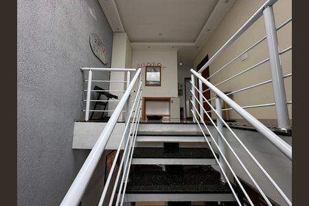 Casa para alugar com 189m², 3 quartos e 2 vagas Casa para alugar com 189m², 3 quartos e 2 vagasEscada