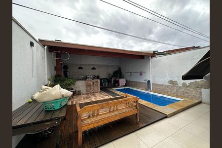 Casa para alugar com 189m², 3 quartos e 2 vagas Casa para alugar com 189m², 3 quartos e 2 vagasÁrea externa