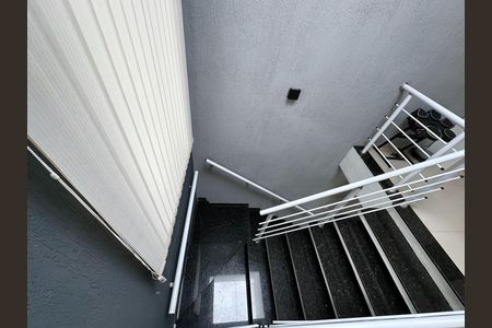 Casa para alugar com 189m², 3 quartos e 2 vagas Casa para alugar com 189m², 3 quartos e 2 vagasEscada