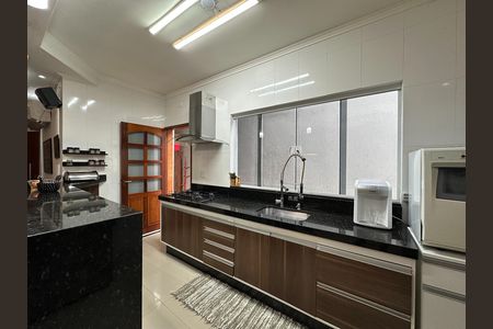 Casa para alugar com 189m², 3 quartos e 2 vagas Casa para alugar com 189m², 3 quartos e 2 vagasCozinha