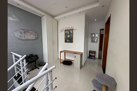 Casa para alugar com 189m², 3 quartos e 2 vagas Casa para alugar com 189m², 3 quartos e 2 vagasCorredor