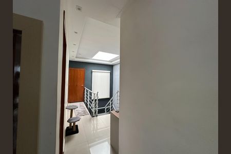 Casa para alugar com 189m², 3 quartos e 2 vagas Casa para alugar com 189m², 3 quartos e 2 vagasCorredor