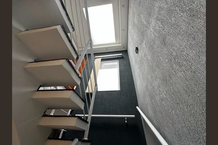 Casa para alugar com 189m², 3 quartos e 2 vagas Casa para alugar com 189m², 3 quartos e 2 vagasEscada
