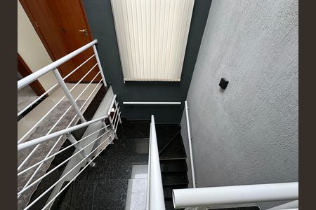 Casa para alugar com 189m², 3 quartos e 2 vagas Casa para alugar com 189m², 3 quartos e 2 vagasEscada