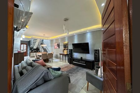 Casa para alugar com 189m², 3 quartos e 2 vagas Casa para alugar com 189m², 3 quartos e 2 vagasSala