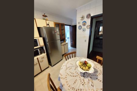 Casa à venda com 187m², 3 quartos e 3 vagas Casa à venda com 187m², 3 quartos e 3 vagasCozinha