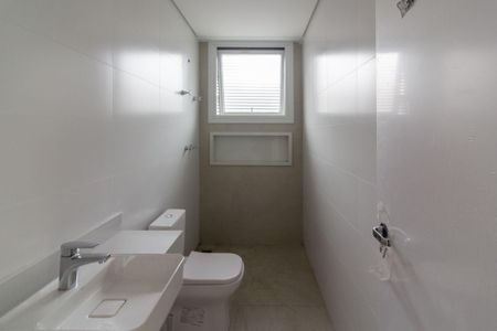 Casa de condomínio à venda com 418m², 4 quartos e 4 vagas Casa de condomínio à venda com 418m², 4 quartos e 4 vagasBanheiro Suíte 4
