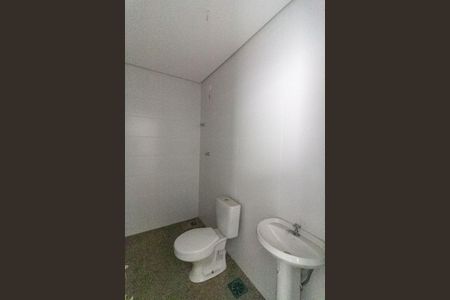 Casa de condomínio à venda com 418m², 4 quartos e 4 vagas Casa de condomínio à venda com 418m², 4 quartos e 4 vagasBanheiro de Serviço