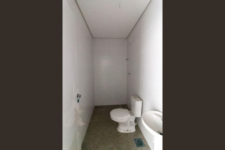 Casa de condomínio à venda com 418m², 4 quartos e 4 vagas Casa de condomínio à venda com 418m², 4 quartos e 4 vagasBanheiro de Serviço