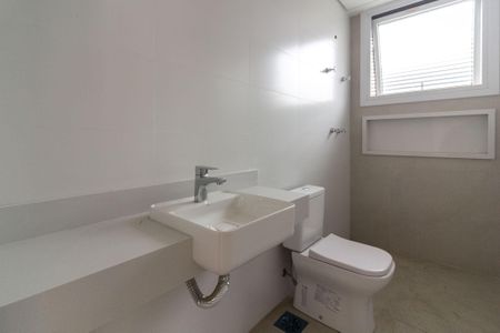 Casa de condomínio à venda com 418m², 4 quartos e 4 vagas Casa de condomínio à venda com 418m², 4 quartos e 4 vagasBanheiro Suíte 4