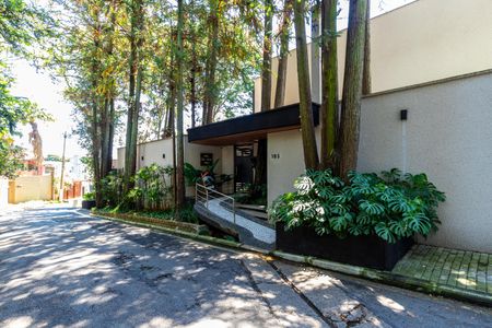 Casa de condomínio à venda com 418m², 4 quartos e 4 vagas Casa de condomínio à venda com 418m², 4 quartos e 4 vagasFachada