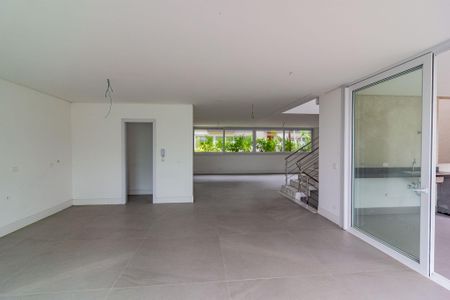 Casa de condomínio à venda com 418m², 4 quartos e 4 vagas Casa de condomínio à venda com 418m², 4 quartos e 4 vagasCozinha