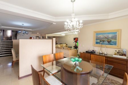 Casa à venda com 497m², 5 quartos e 5 vagasSala