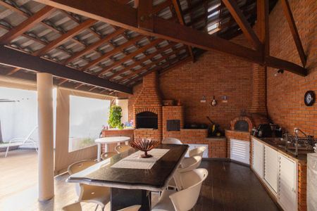 Casa à venda com 497m², 5 quartos e 5 vagasQuintal