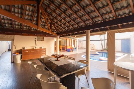 Casa à venda com 497m², 5 quartos e 5 vagasQuintal