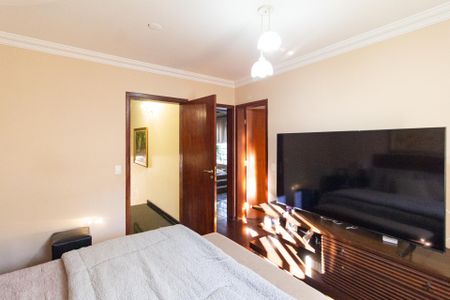 Casa à venda com 497m², 5 quartos e 5 vagasSuíte 1