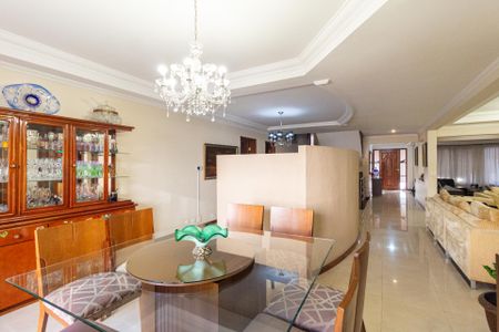 Casa à venda com 497m², 5 quartos e 5 vagasSala