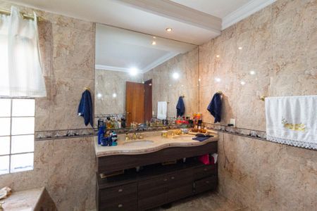 Casa à venda com 497m², 5 quartos e 5 vagasBanheiro da Suíte 1