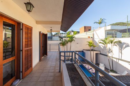 Sacada de casa à venda com 5 quartos, 497m² em Cidade São Francisco, Osasco
