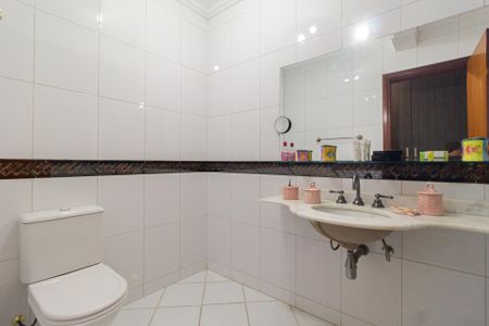 Casa à venda com 497m², 5 quartos e 5 vagasBanheiro da Suíte 4