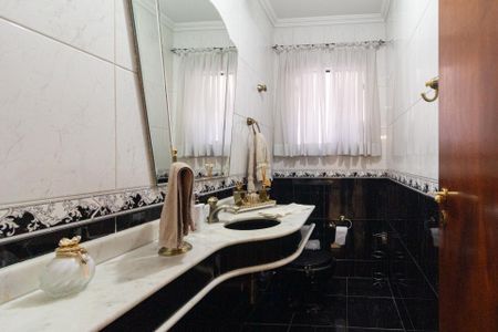 Casa à venda com 497m², 5 quartos e 5 vagasLavabo