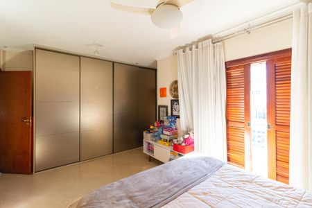 Casa à venda com 497m², 5 quartos e 5 vagasSuíte 2
