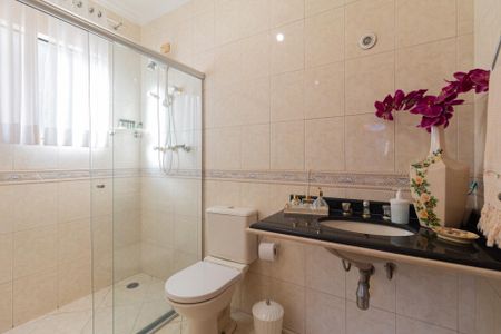 Casa à venda com 497m², 5 quartos e 5 vagasBanheiro da Suíte 2
