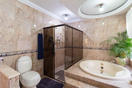 Casa à venda com 497m², 5 quartos e 5 vagasBanheiro da Suíte 1