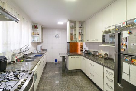 Casa à venda com 497m², 5 quartos e 5 vagasCozinha