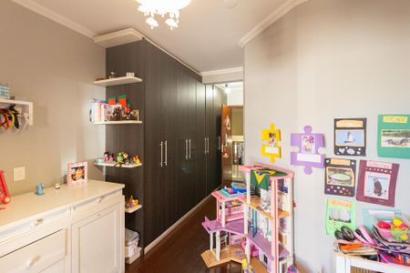 Casa à venda com 497m², 5 quartos e 5 vagasSuíte 4