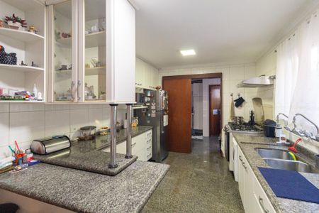Casa à venda com 497m², 5 quartos e 5 vagasCozinha