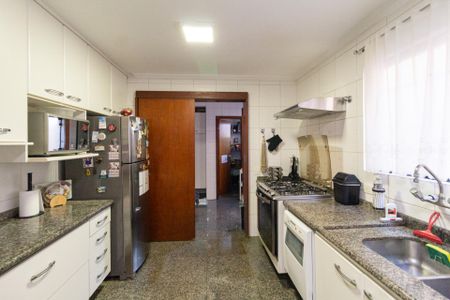 Casa à venda com 497m², 5 quartos e 5 vagasCozinha