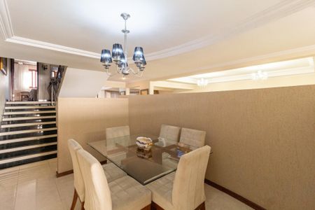 Casa à venda com 497m², 5 quartos e 5 vagasSala