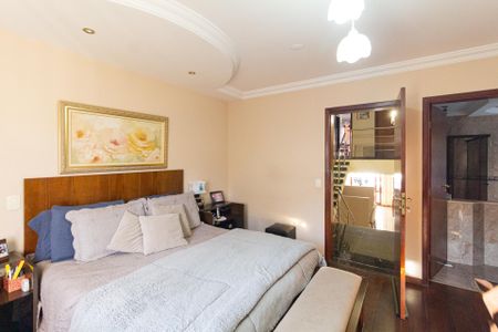 Casa à venda com 497m², 5 quartos e 5 vagasSuíte 1