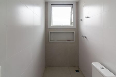 Casa de condomínio à venda com 410m², 4 quartos e 4 vagas Casa de condomínio à venda com 410m², 4 quartos e 4 vagasBanheiro Suíte 3
