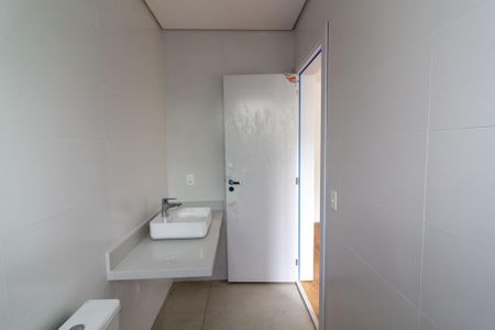 Casa de condomínio à venda com 410m², 4 quartos e 4 vagas Casa de condomínio à venda com 410m², 4 quartos e 4 vagasBanheiro Suíte 3