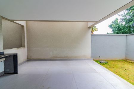 Casa de condomínio à venda com 410m², 4 quartos e 4 vagas Casa de condomínio à venda com 410m², 4 quartos e 4 vagasÁrea Gourmet